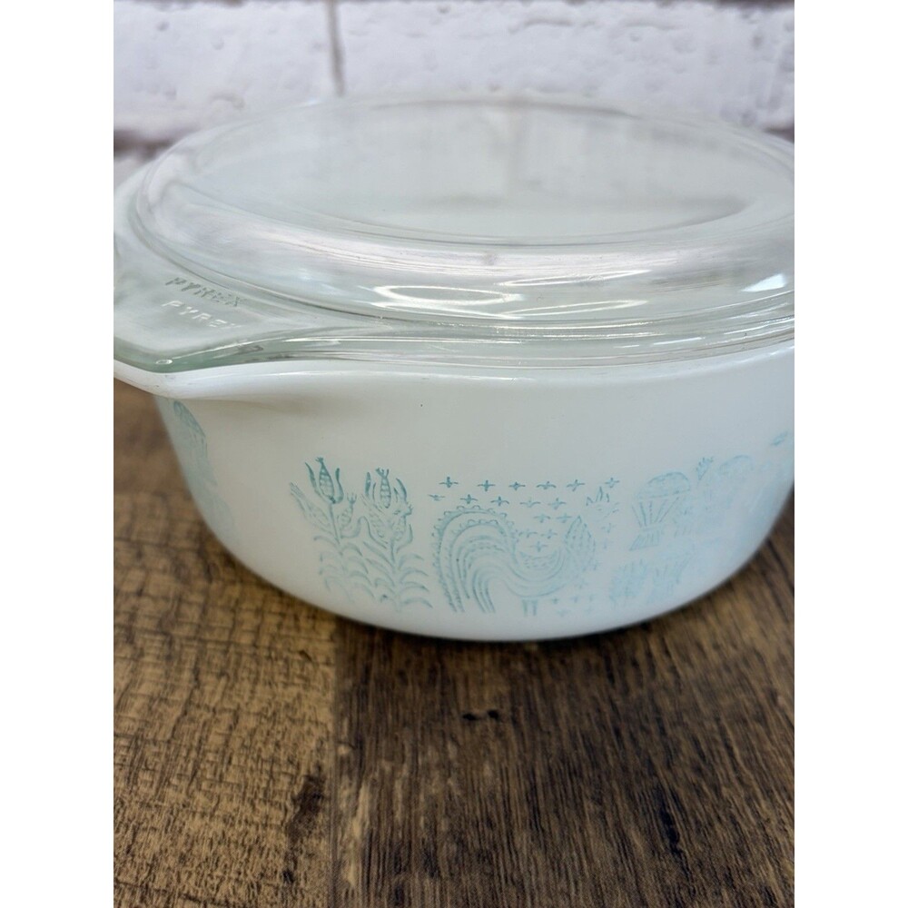 Pyrex Amish Butterprint Casserole with Lid 472 Vintage